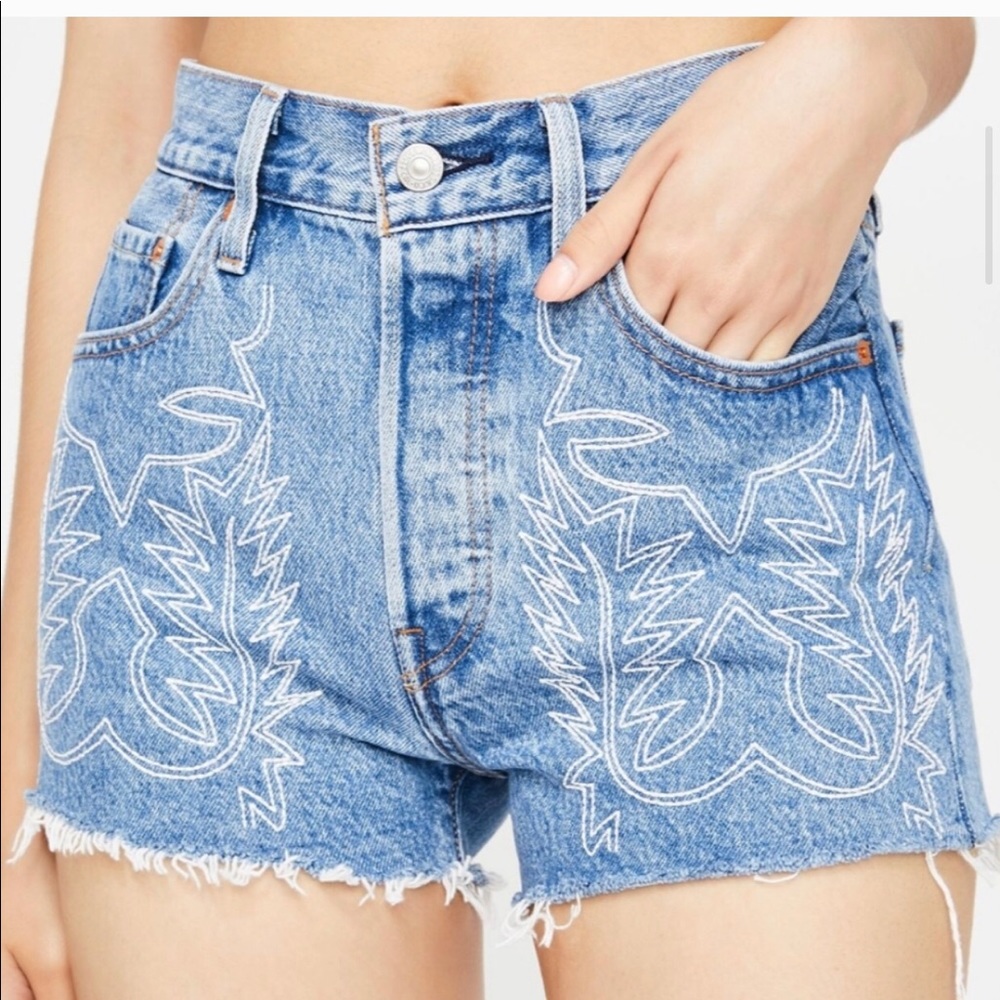 In Search of these shorts size 29 levis